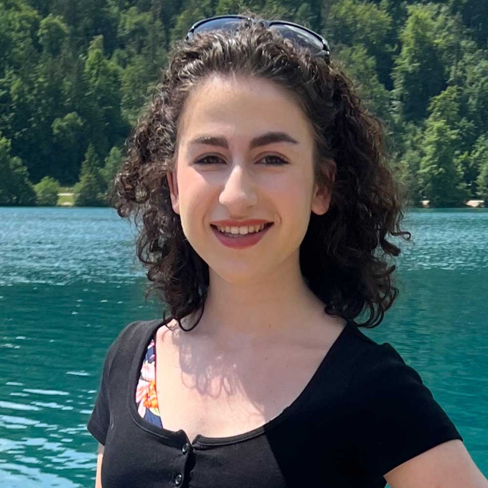 Lora Bashmakian